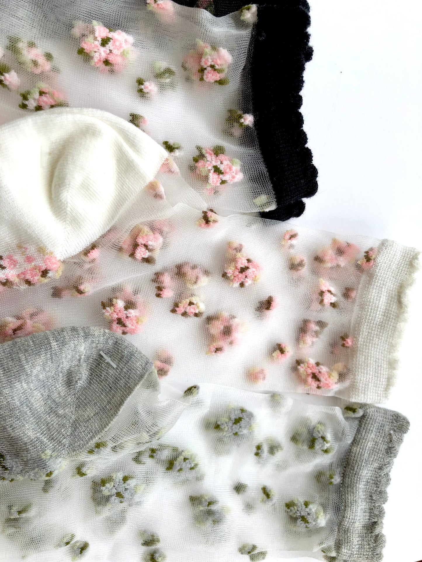 Daisy Sheer Socks - Grey