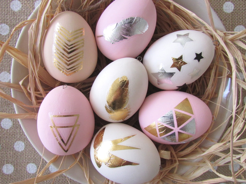 How to decorate Easter Eggs with our metallic tattoo