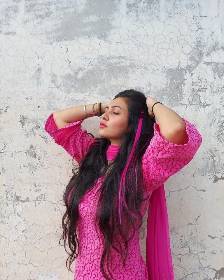 FUCHSIA STREAKS